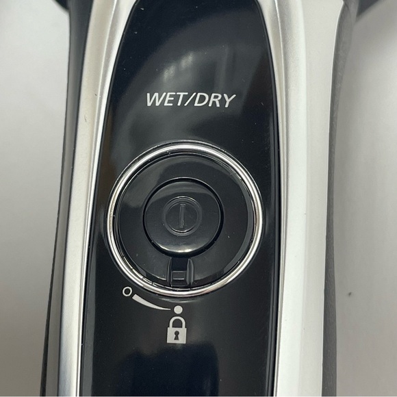 Panasonic Eletric shaver with case - Picture 4 of 14